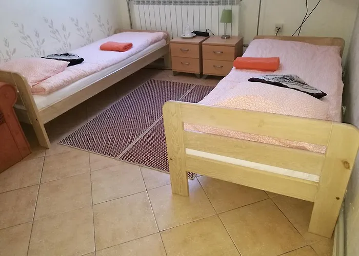 Dom Mysliwski Hostel *