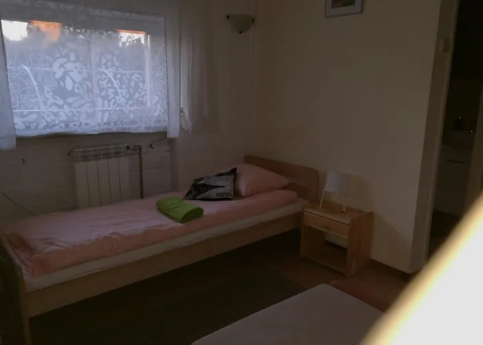 Dom Mysliwski Hostel *